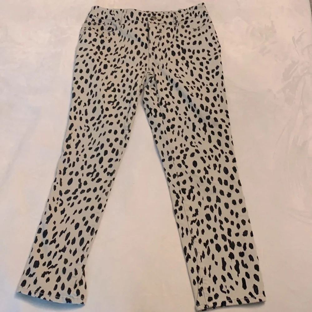 Chicos size 4r khaki black animal print so slimming girlfriend slim leg ankle